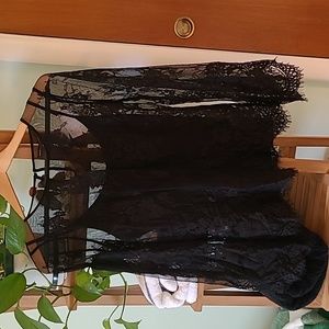 Gorgeous lace top with shell